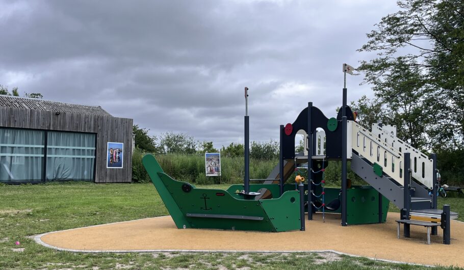 Aire de jeux en forme de bateau