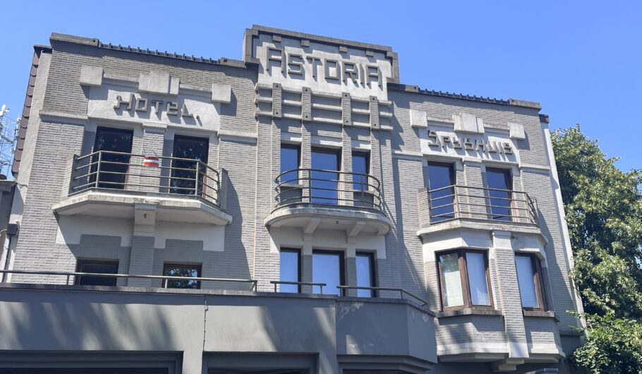 Façade Art déco de l’hôtel Astoria